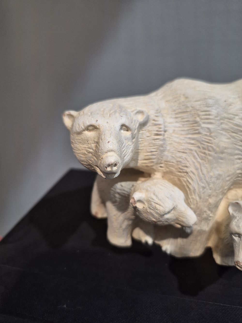Polar Bear Family Heavy Resin Figurine - Picture 5 of 10